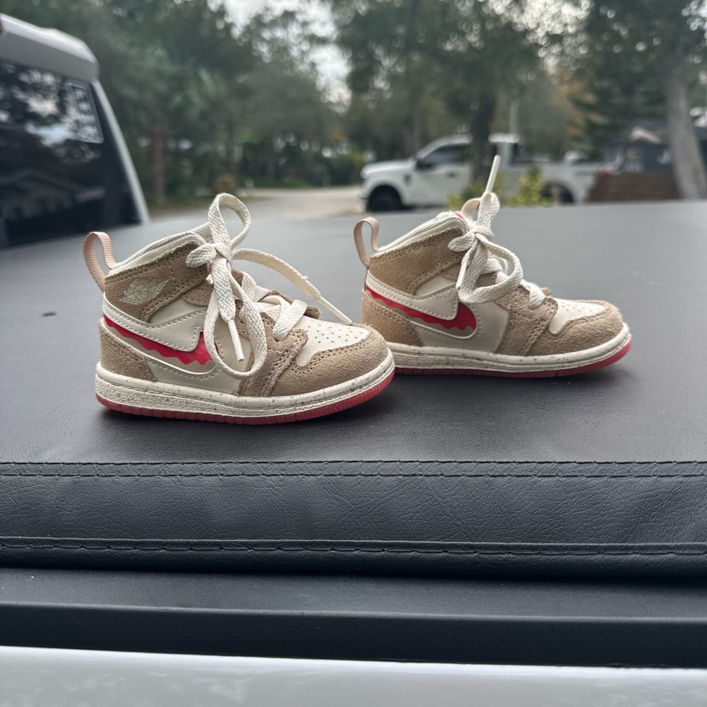 Nike Kids Sneakers  Peanut Butter and Jelly Drip - Tan and Pink